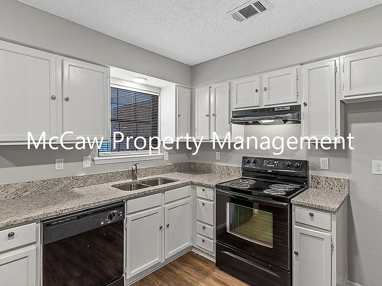 210 Rolston Rd #4 — Photo 9