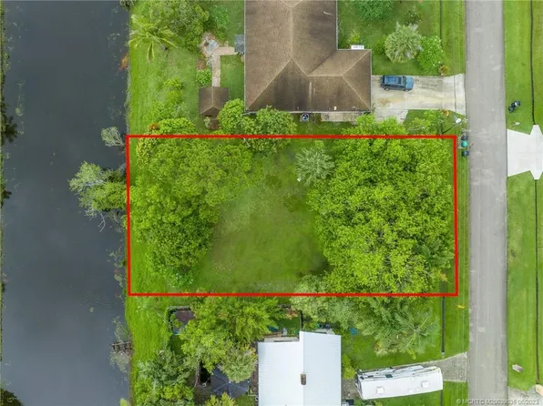157 SE Whitmore Dr, Port Saint Lucie, FL 34984