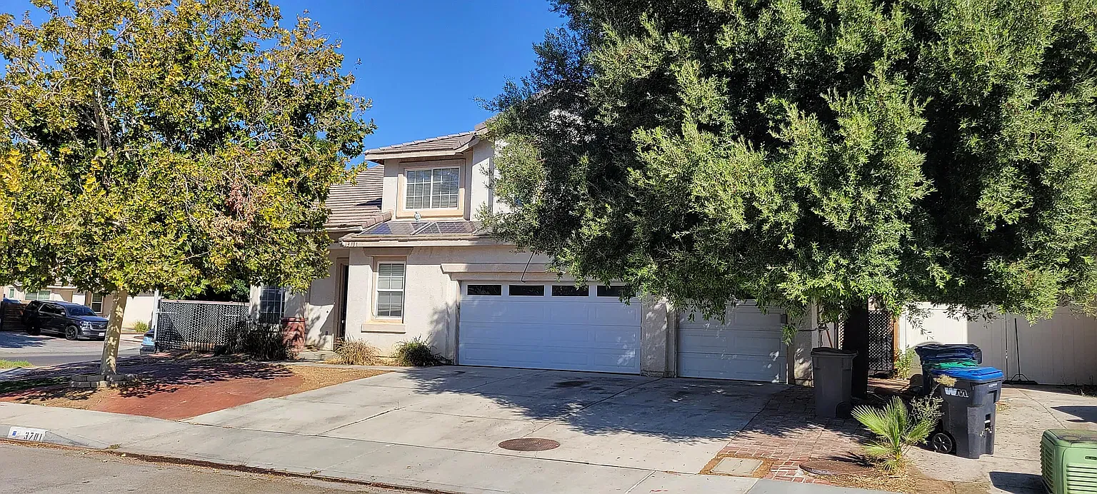 5 bed, 3210 sqft, $4,500 — Photo 3