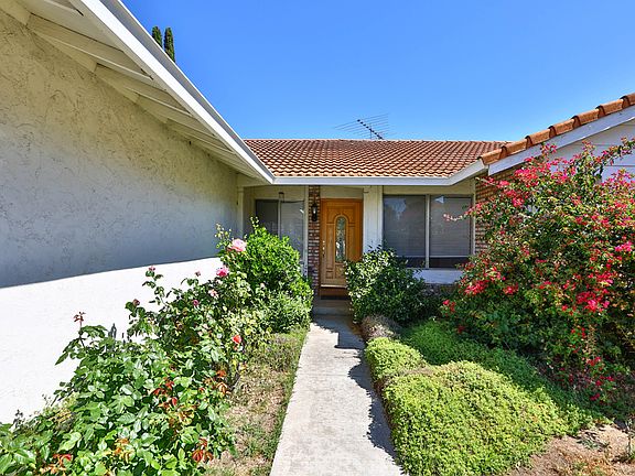 3rd image of 863 Kozera Dr