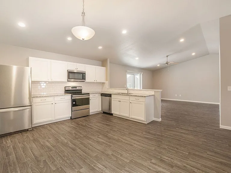 33438 Pinedale Ln — Photo 2