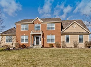 11 Hawthorn Grove Cir, Hawthorn Woods, IL 60047