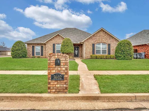 3602 NE Fieldcrest Dr, Lawton, OK 73507