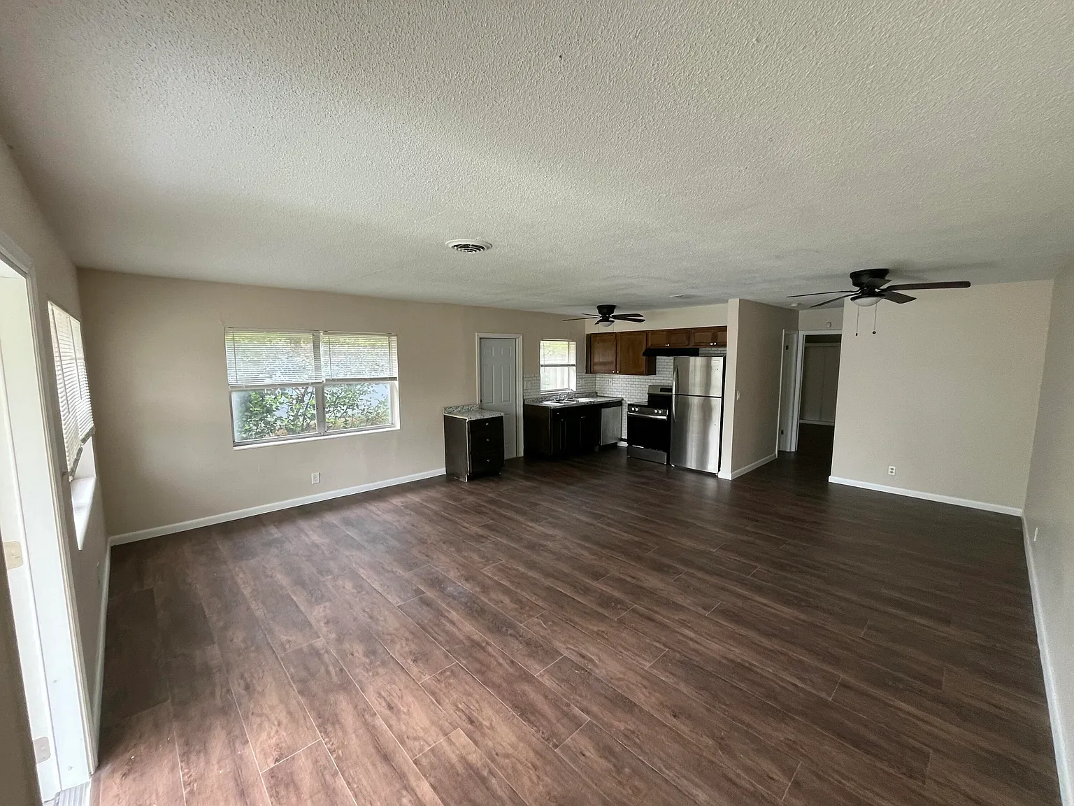 3 bed, 1.5 bath, 1200 sqft, $2,300 — Photo 3