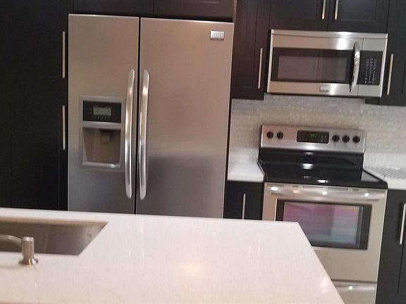 4th image of 3723 Carambola Cir N