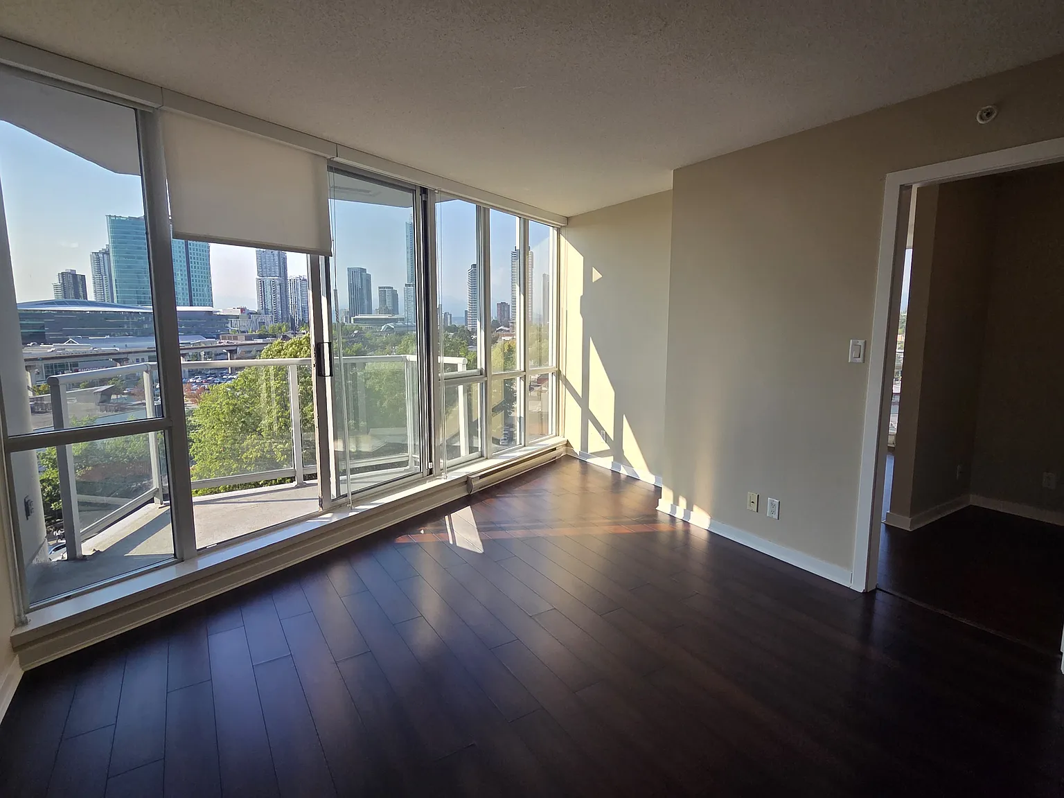 2 bed, 900 sqft, $2,350 — Photo 2