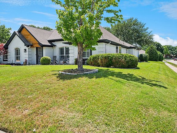 3rd image of 4013 Clipper Ct