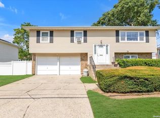 869 Shubert St, Baldwin, NY 11510