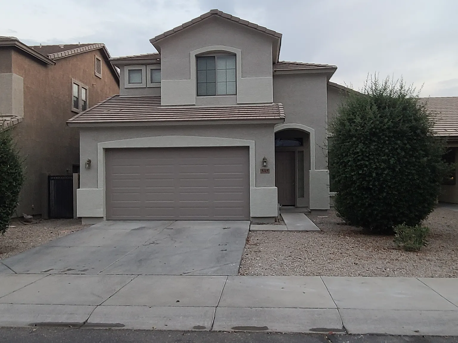 515 W Julie Dr — Photo 1
