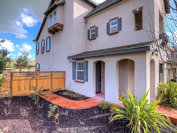 Lrge Side Yrd. No Lft Nghbor