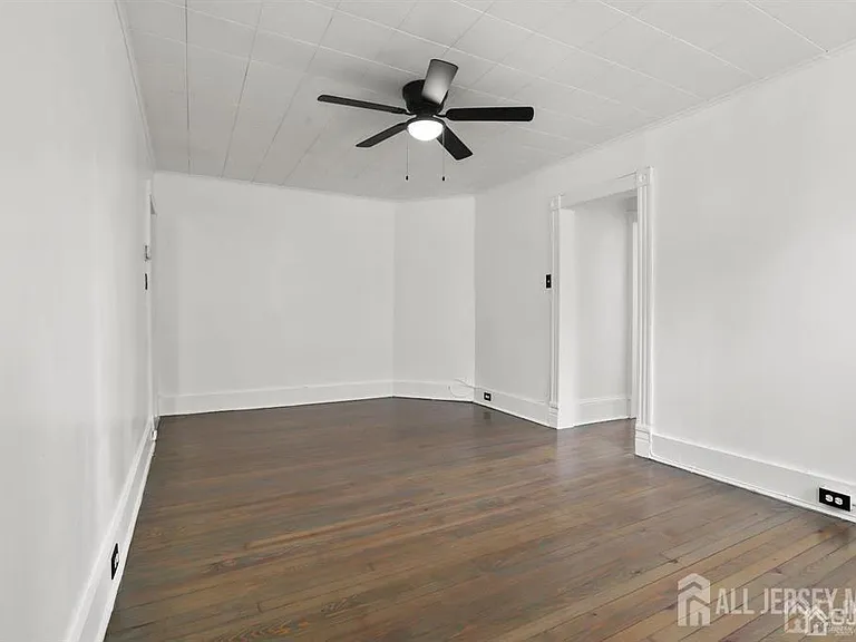 416 Main St — Photo 11