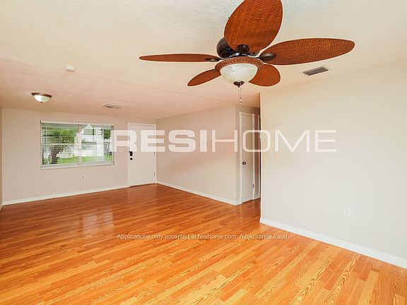 3rd image of 1042 Yale Dr