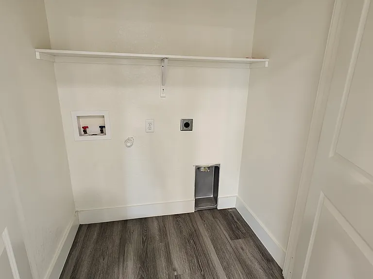 1321 Franklin Ave — Photo 10