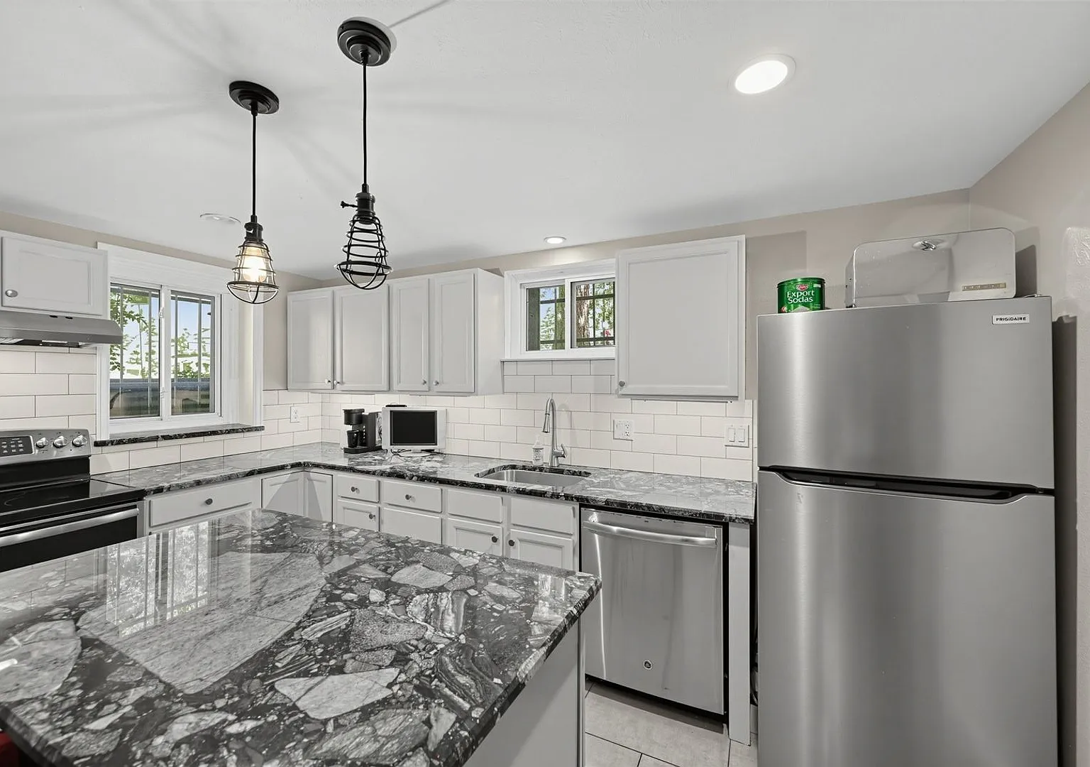 Renovated 2BR/2BA by Cheesman Park | Parking + Heat Included — Photo 2