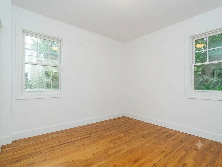 1101 Old Northern Blvd — Photo 6