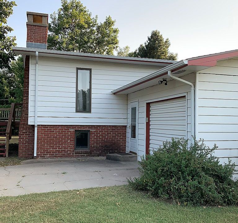Brick and metal siding.