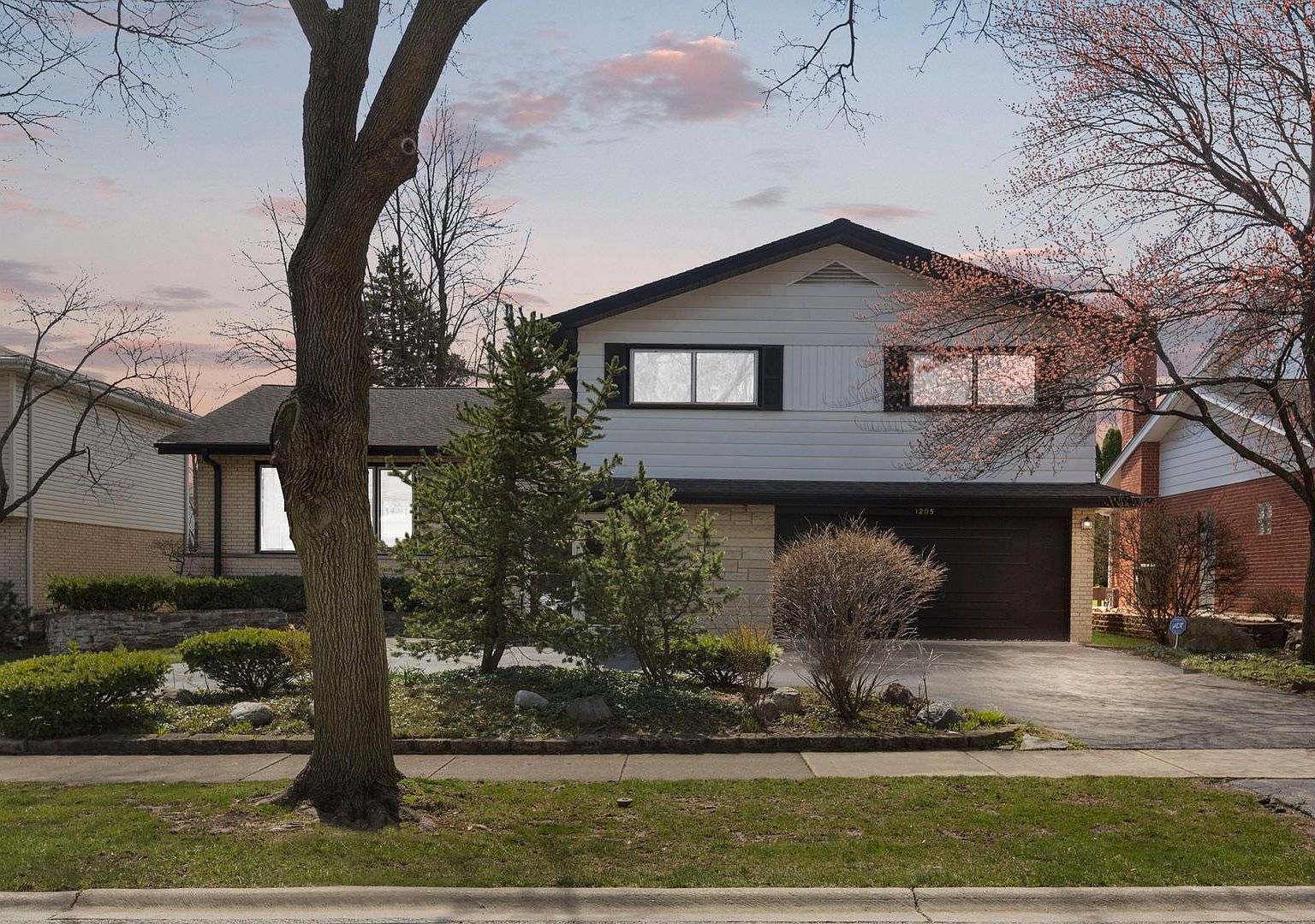 1205 W Robin Ln, Mount Prospect, IL 60056 Zillow