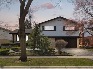 1205 W Robin Ln, Mount Prospect, IL 60056