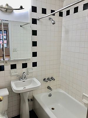 4th image of 1575 3rd Ave #4
