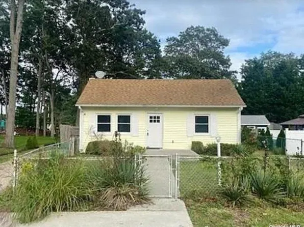 324 Revilo Avenue, Shirley, NY 11967