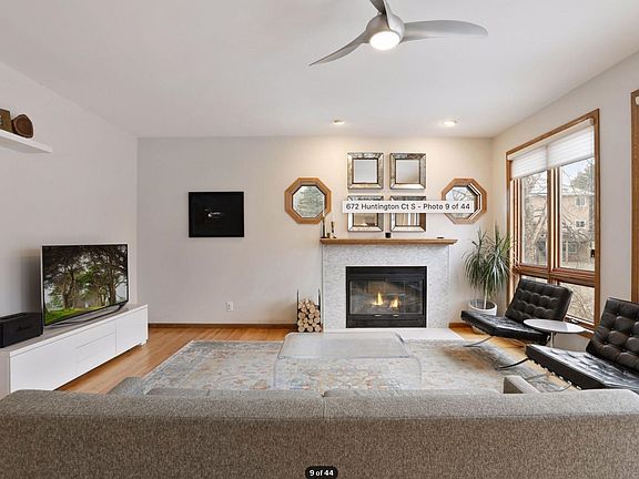 3rd image of 672 Huntington Ct S