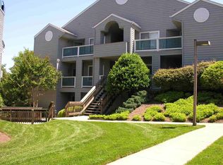 1500D Summerchase Ct, Reston, VA 20194