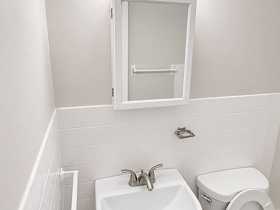 4th image of 3419 Willow Rd #B