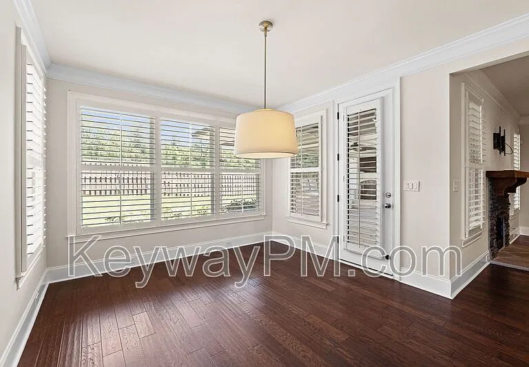 232 Dixon Ct — Photo 8