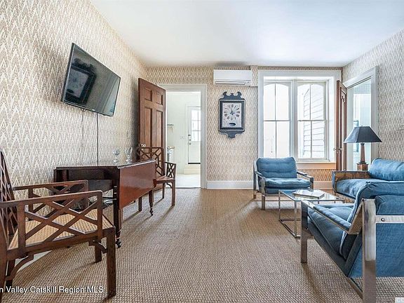 4th image of 613 Warren St #1
