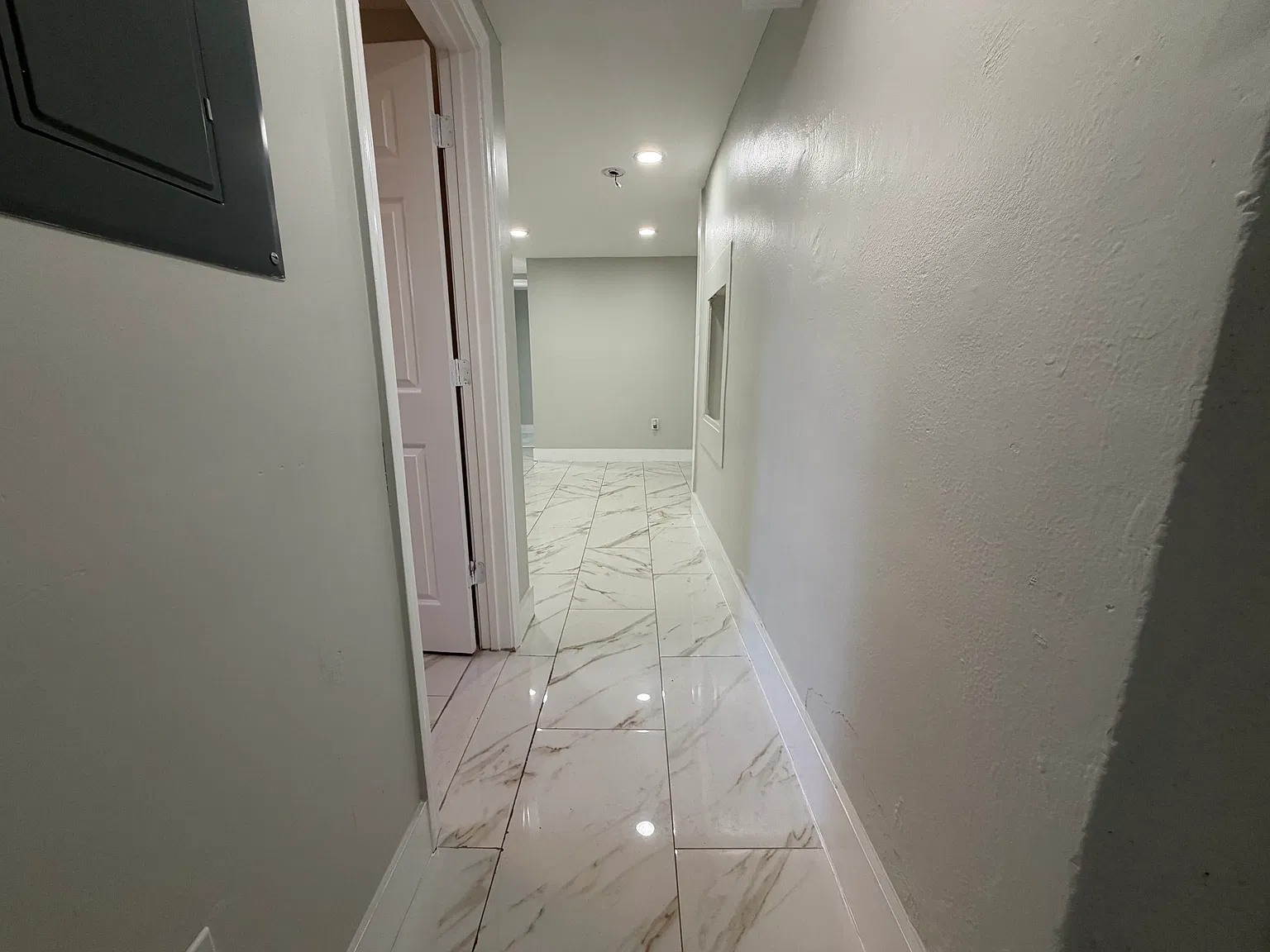 3 bed, 1000 sqft, $2,095 — Photo 4