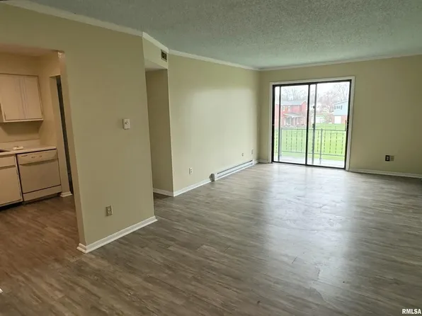 243 S Durkin Dr APT 24, Springfield, IL 62704