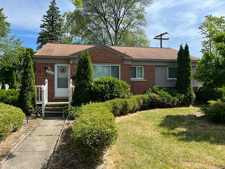 23886 Beacon Dr — Photo 1