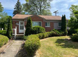 23886 Beacon Dr, Farmington, MI 48336