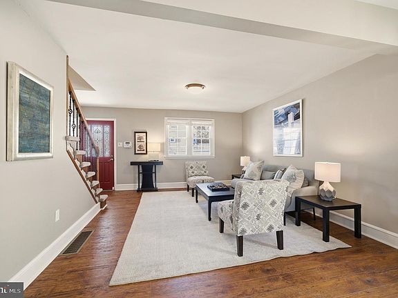 3rd image of 911 Righter St