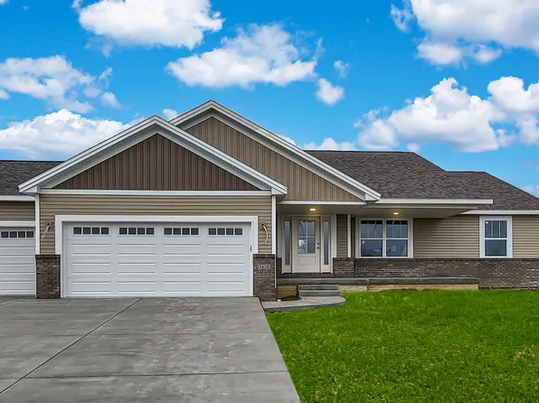 1410 S McLean St, Hudson, IL 61748