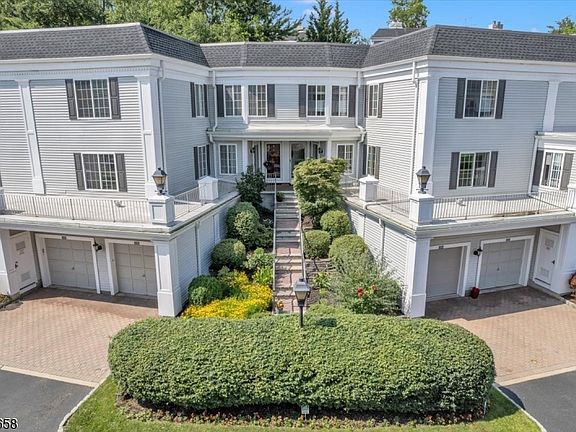 3rd image of 240 Riveredge Dr