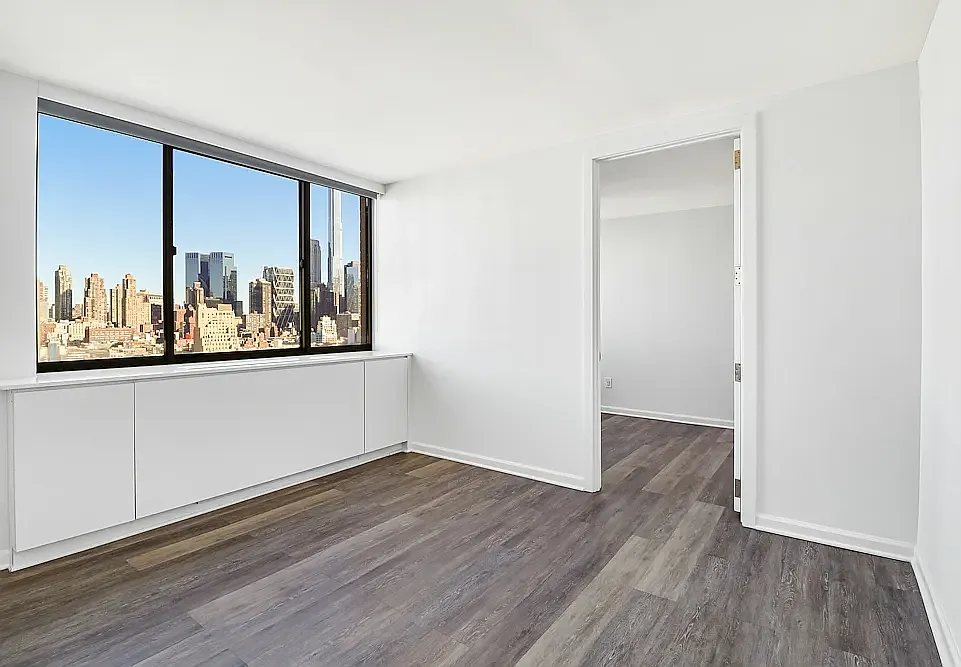 520 West 43rd Street — Photo 4