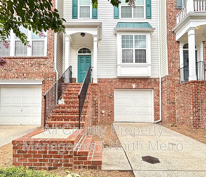 1033 Thornborough Dr — Photo 1