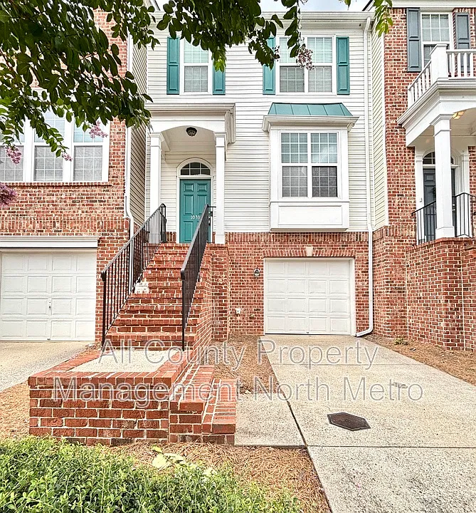 1033 Thornborough Dr