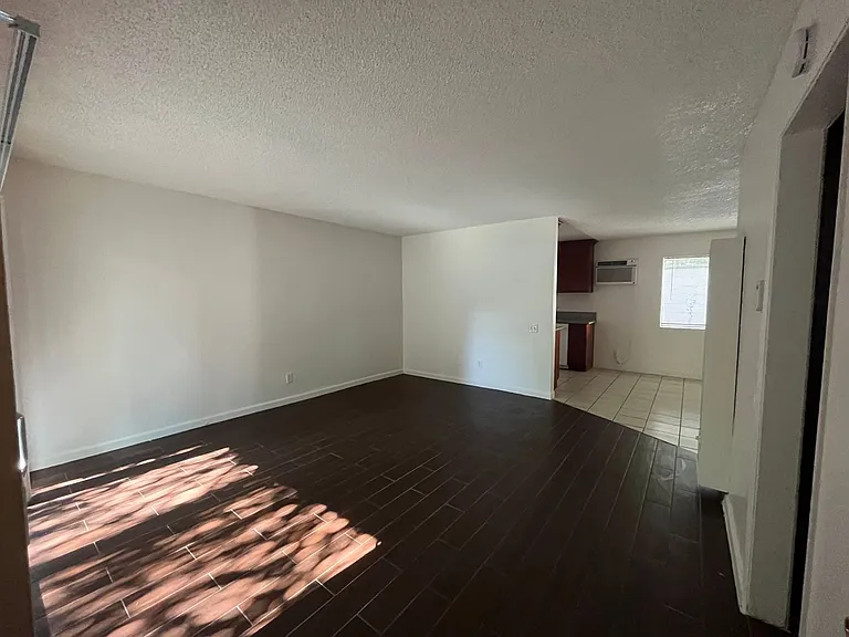 1485 N Garfield Ave — Photo 2
