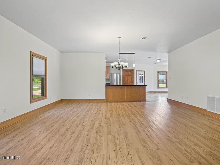 15301 Parker Rd — Photo 23