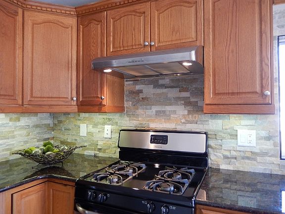 Look at that backsplash!