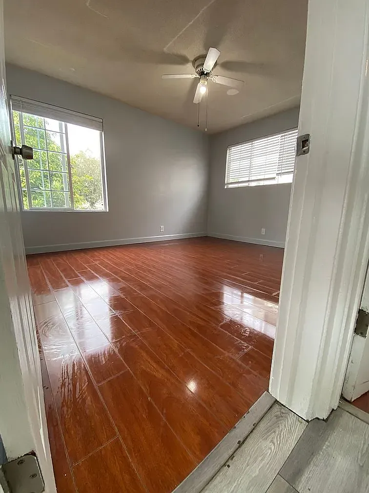 2 bed, 700 sqft, $2,200 — Photo 3