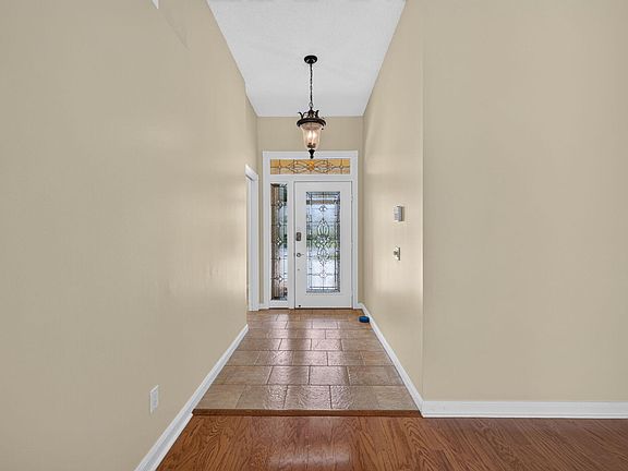 4th image of 2699 SW Prospect Place
