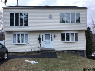 3 Grapevine Pl, Latham, NY 12110