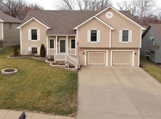 8300 NW 76th Ter, Kansas City, MO 64152