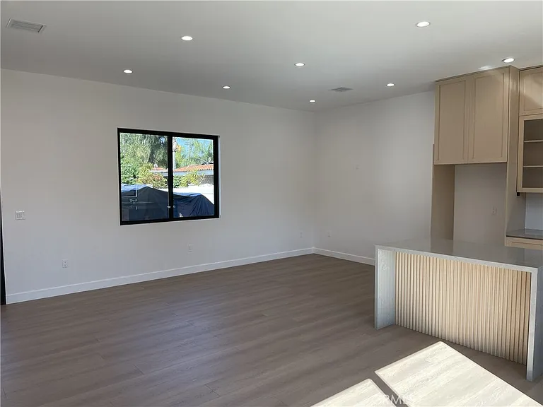 9626 Stonehurst Ave — Photo 5