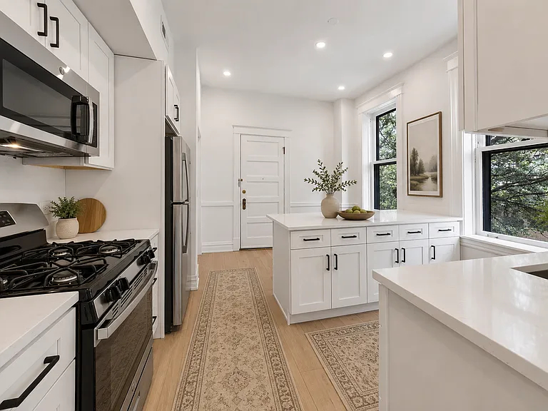 2025 W Roscoe St #3F — Photo 9
