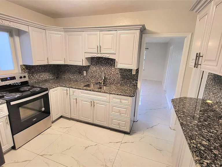 720 NE 5th St #1 — Photo 7