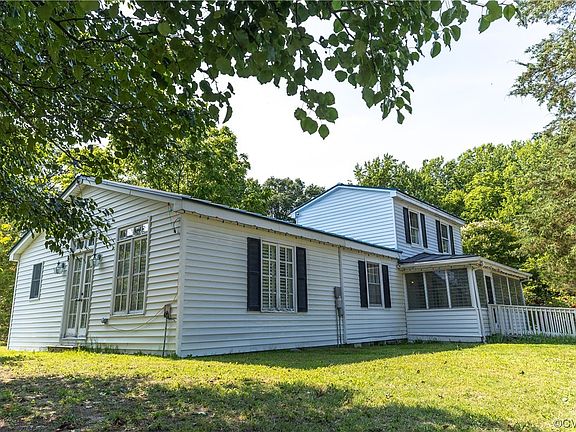 4th image of 991 Smithfield Rd